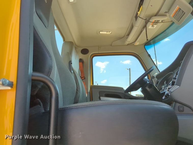 image for item MY9964 2020 Kenworth T680 semi truck