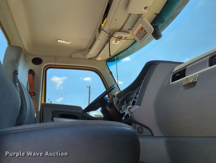 image for item MY9964 2020 Kenworth T680 semi truck