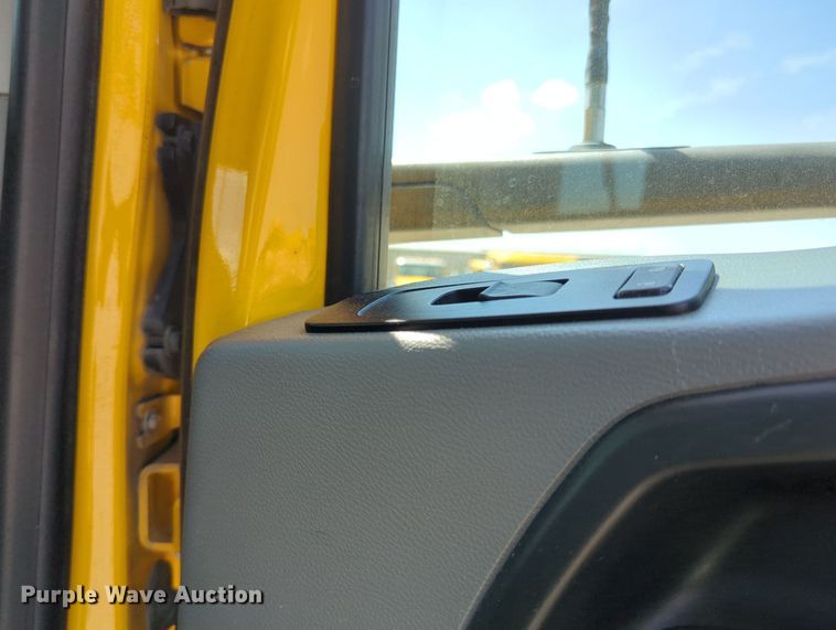 image for item MY9964 2020 Kenworth T680 semi truck