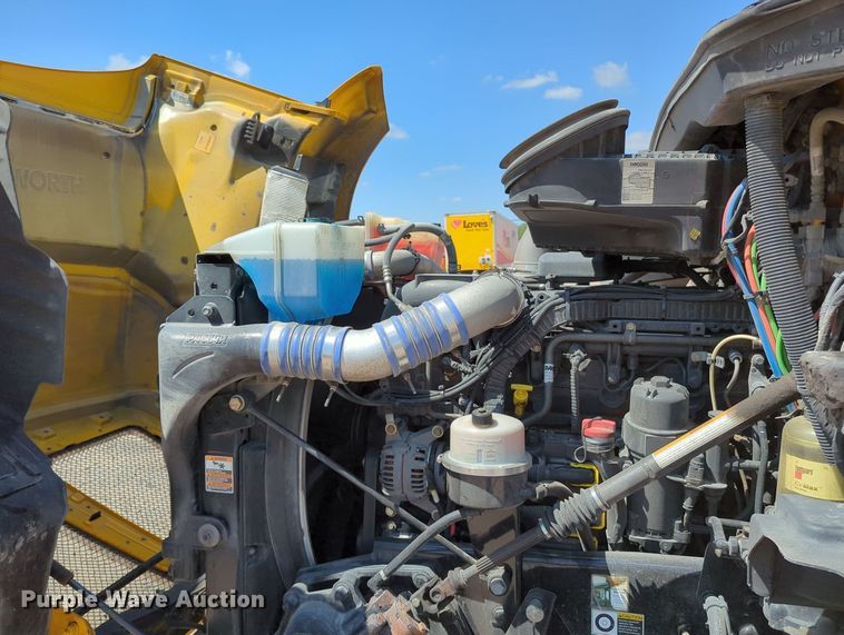 image for item MY9964 2020 Kenworth T680 semi truck