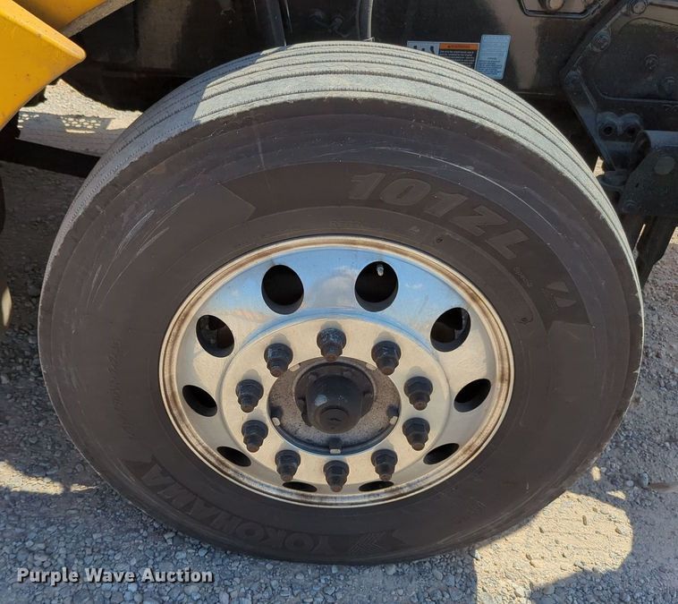 image for item MY9964 2020 Kenworth T680 semi truck