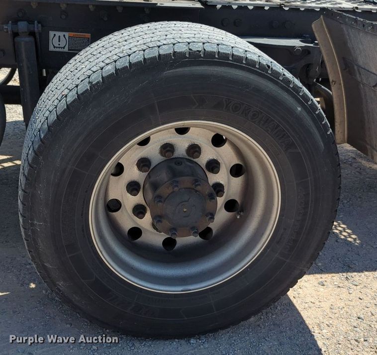 image for item MY9964 2020 Kenworth T680 semi truck