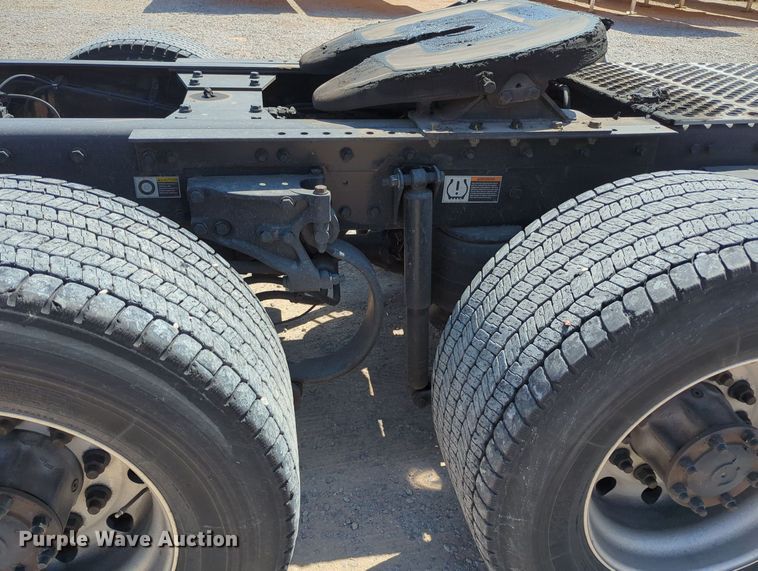 image for item MY9964 2020 Kenworth T680 semi truck