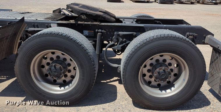 image for item MY9964 2020 Kenworth T680 semi truck