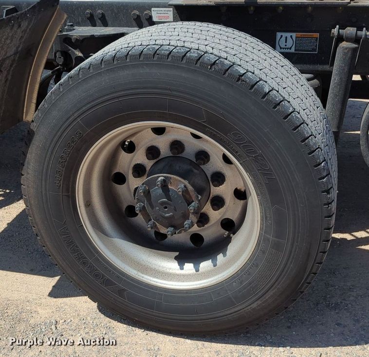 image for item MY9964 2020 Kenworth T680 semi truck