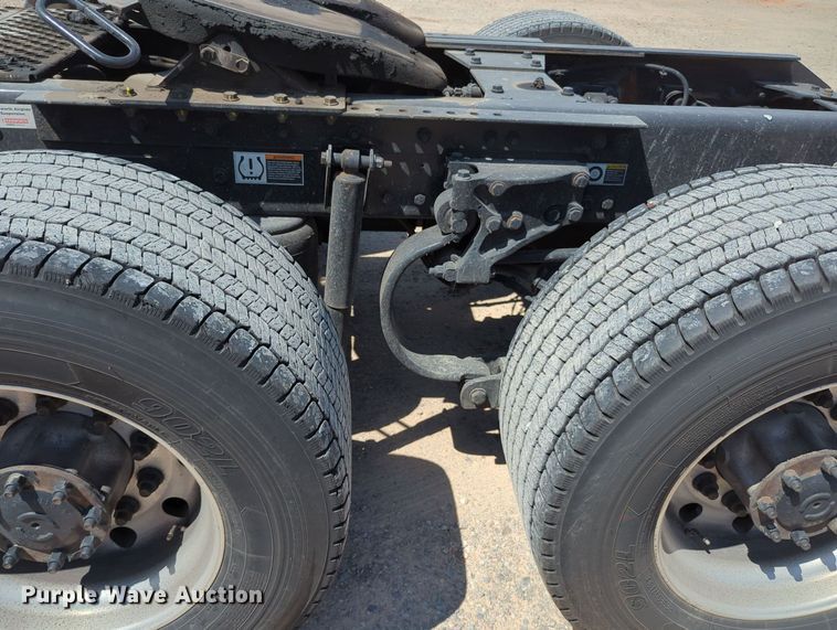 image for item MY9964 2020 Kenworth T680 semi truck