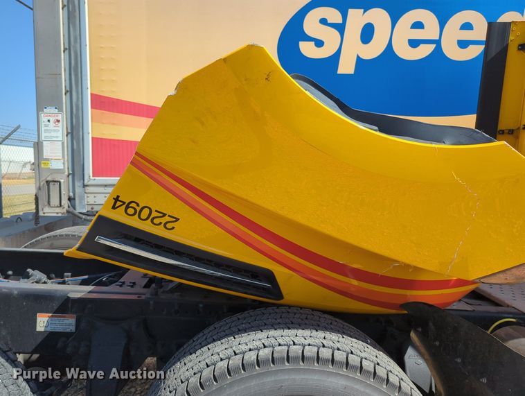 image for item MY9966 2022 Freightliner Cascadia semi truck