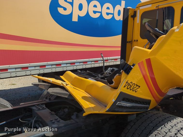 image for item MY9966 2022 Freightliner Cascadia semi truck