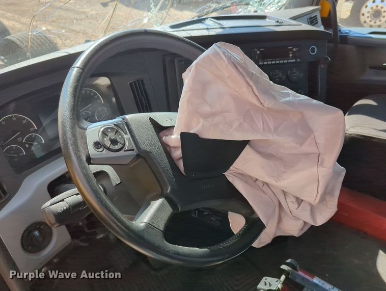 image for item MY9966 2022 Freightliner Cascadia semi truck