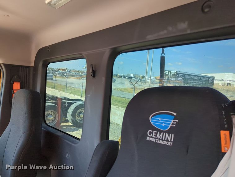 image for item MY9966 2022 Freightliner Cascadia semi truck