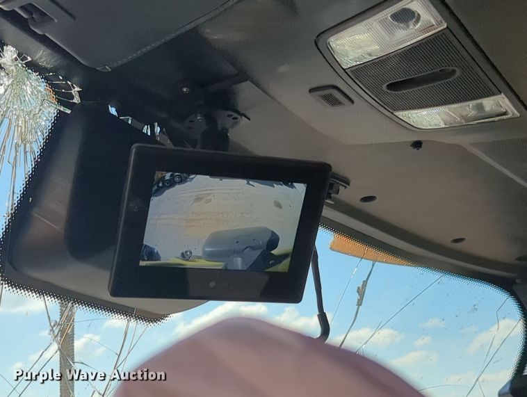 image for item MY9966 2022 Freightliner Cascadia semi truck