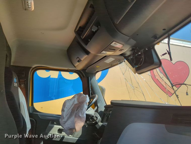 image for item MY9966 2022 Freightliner Cascadia semi truck