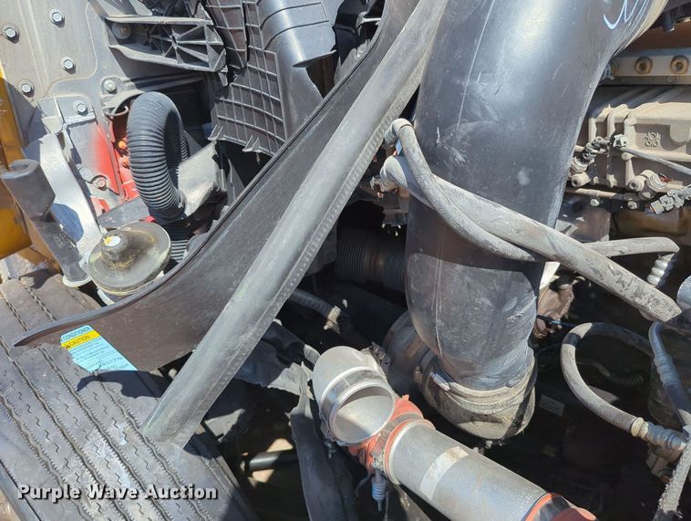 image for item MY9966 2022 Freightliner Cascadia semi truck