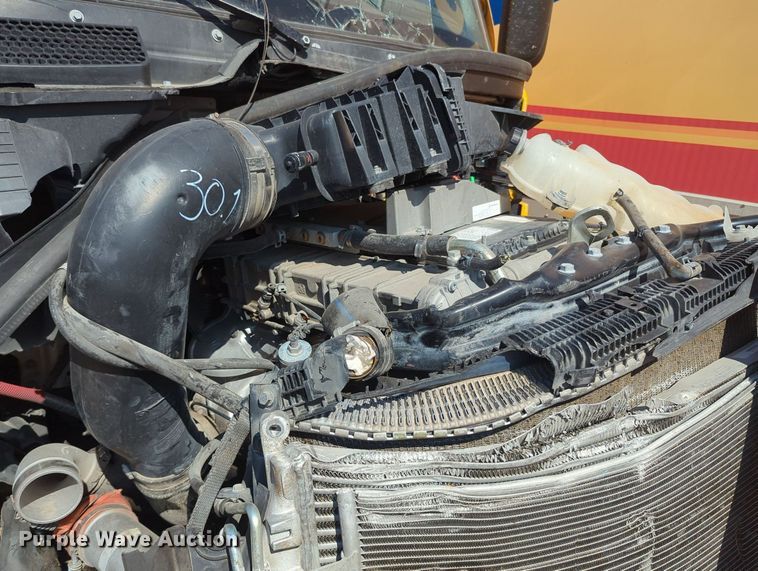 image for item MY9966 2022 Freightliner Cascadia semi truck