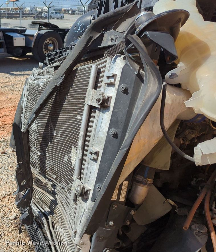 image for item MY9966 2022 Freightliner Cascadia semi truck