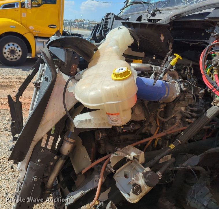 image for item MY9966 2022 Freightliner Cascadia semi truck