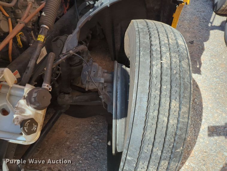 image for item MY9966 2022 Freightliner Cascadia semi truck