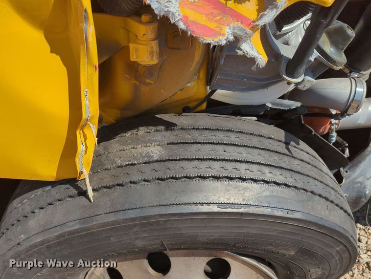 image for item MY9966 2022 Freightliner Cascadia semi truck