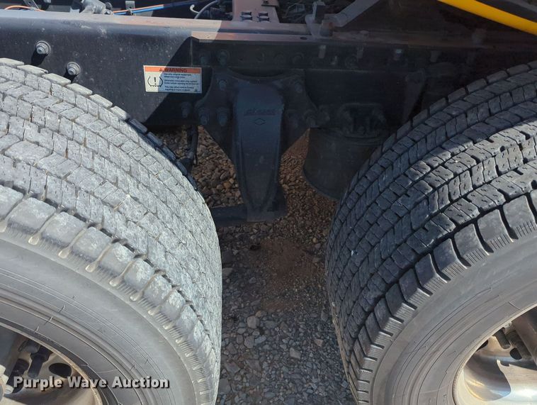 image for item MY9966 2022 Freightliner Cascadia semi truck