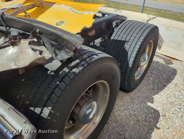 image for item MY9966 2022 Freightliner Cascadia semi truck