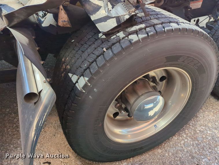 image for item MY9966 2022 Freightliner Cascadia semi truck