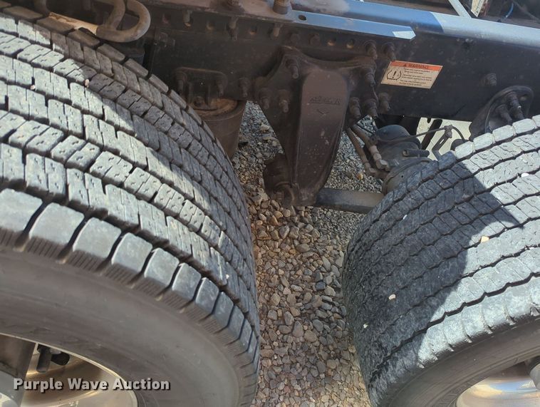 image for item MY9966 2022 Freightliner Cascadia semi truck