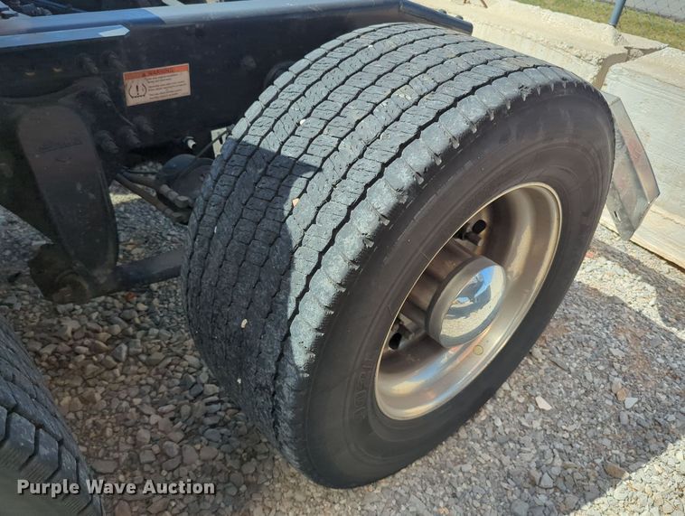 image for item MY9966 2022 Freightliner Cascadia semi truck