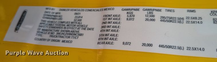 image for item MY9966 2022 Freightliner Cascadia semi truck