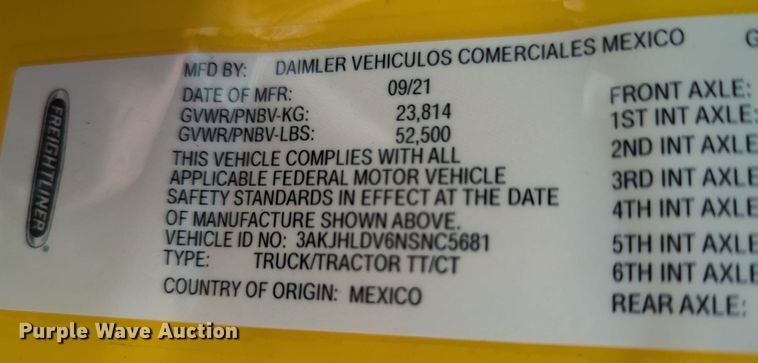 image for item MY9966 2022 Freightliner Cascadia semi truck