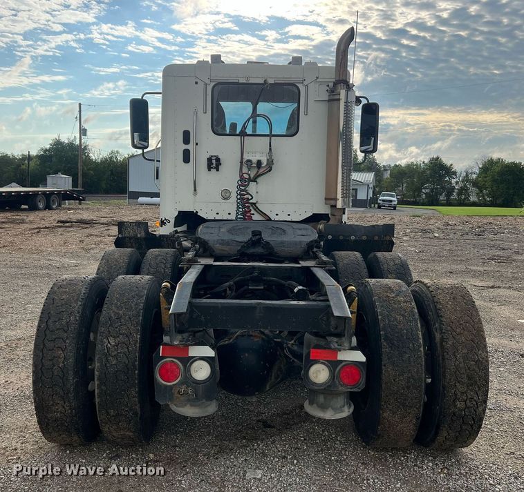 image for item NA9090 2007 Freightliner Columbia semi truck