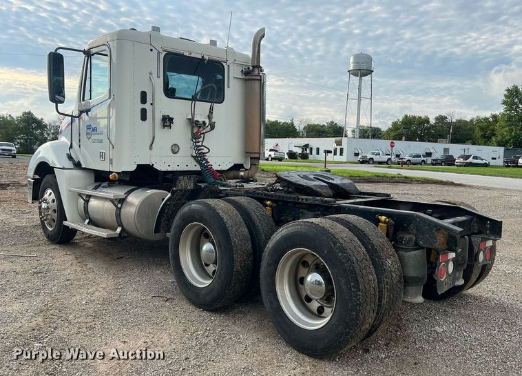 image for item NA9090 2007 Freightliner Columbia semi truck