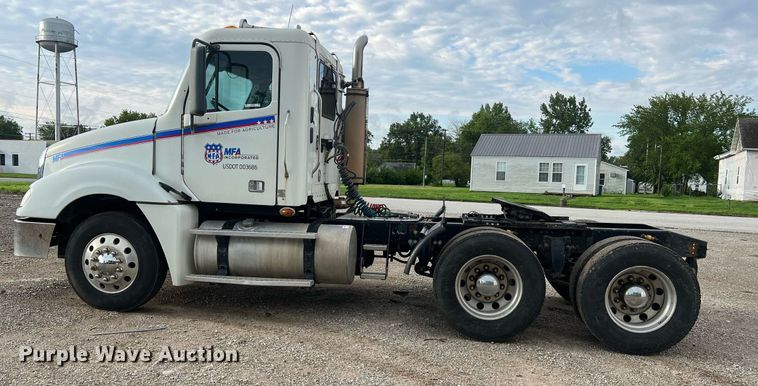 image for item NA9090 2007 Freightliner Columbia semi truck