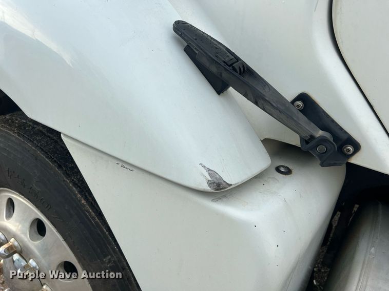 image for item NA9090 2007 Freightliner Columbia semi truck