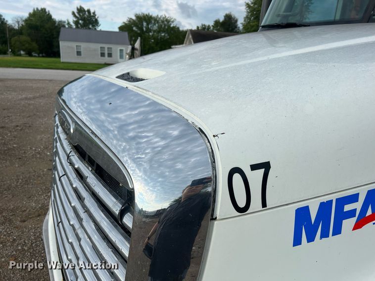 image for item NA9090 2007 Freightliner Columbia semi truck