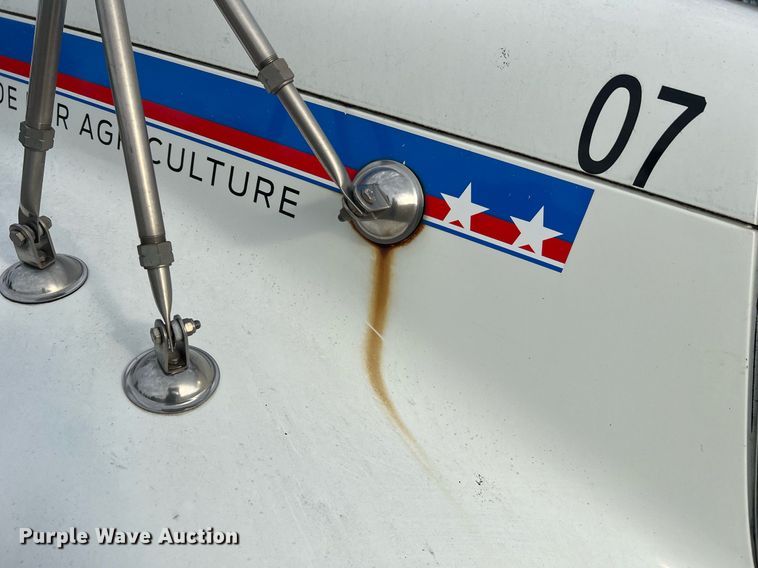 image for item NA9090 2007 Freightliner Columbia semi truck