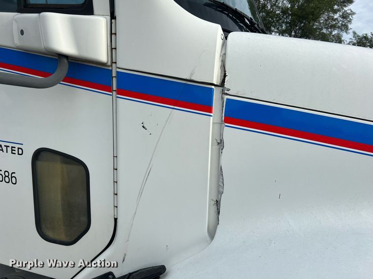 image for item NA9090 2007 Freightliner Columbia semi truck