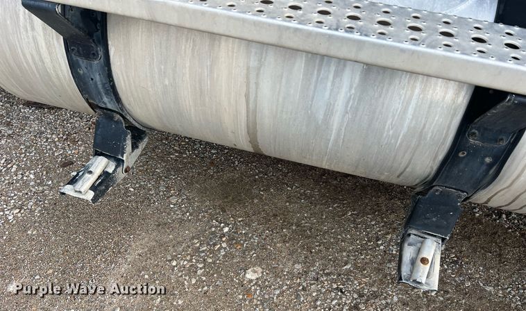 image for item NA9090 2007 Freightliner Columbia semi truck