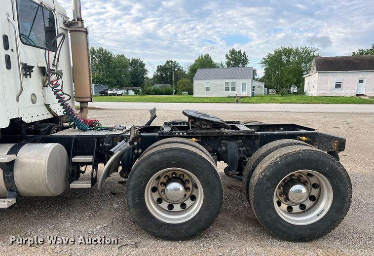 image for item NA9090 2007 Freightliner Columbia semi truck