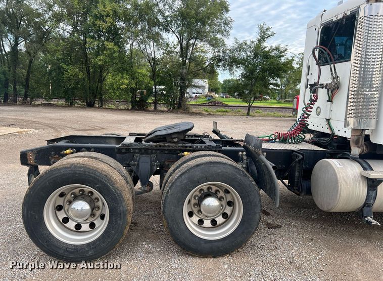 image for item NA9090 2007 Freightliner Columbia semi truck