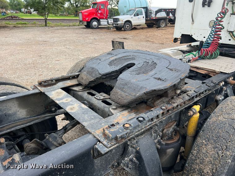 image for item NA9090 2007 Freightliner Columbia semi truck