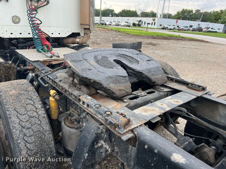 image for item NA9090 2007 Freightliner Columbia semi truck