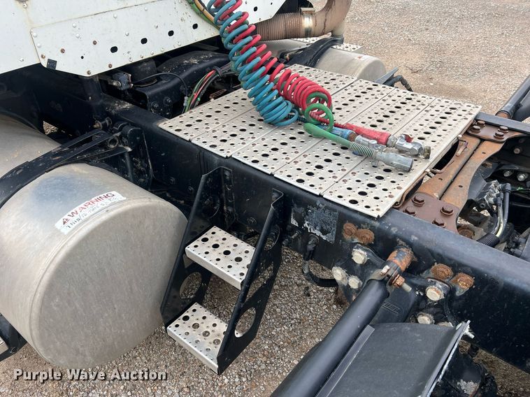 image for item NA9090 2007 Freightliner Columbia semi truck