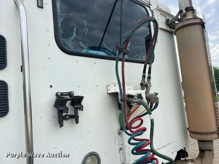 image for item NA9090 2007 Freightliner Columbia semi truck