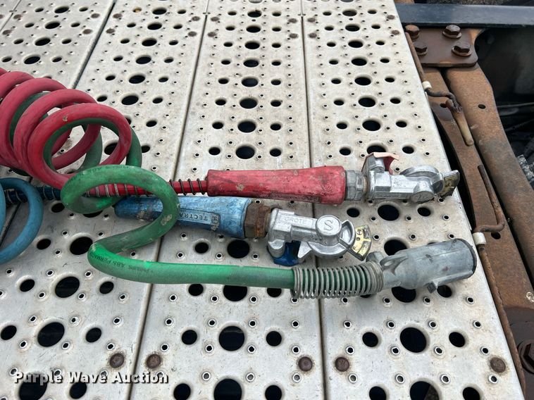 image for item NA9090 2007 Freightliner Columbia semi truck