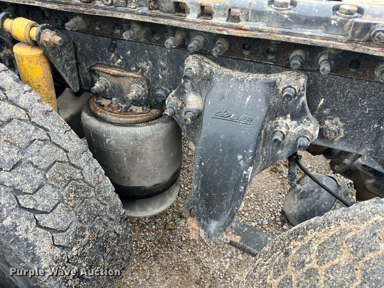 image for item NA9090 2007 Freightliner Columbia semi truck