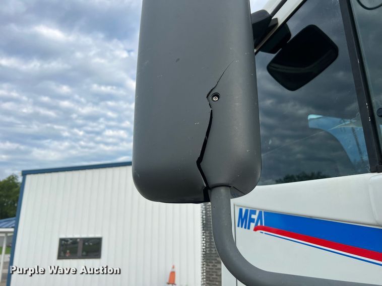 image for item NA9090 2007 Freightliner Columbia semi truck