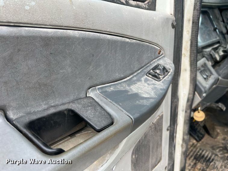 image for item NA9090 2007 Freightliner Columbia semi truck