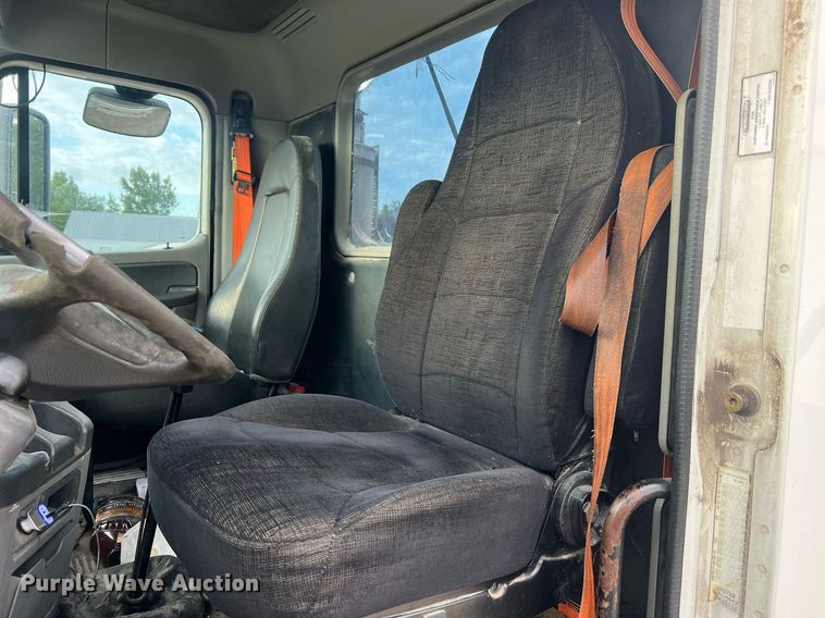 image for item NA9090 2007 Freightliner Columbia semi truck