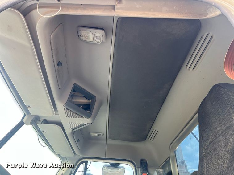 image for item NA9090 2007 Freightliner Columbia semi truck