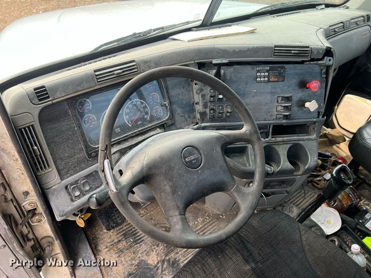 image for item NA9090 2007 Freightliner Columbia semi truck